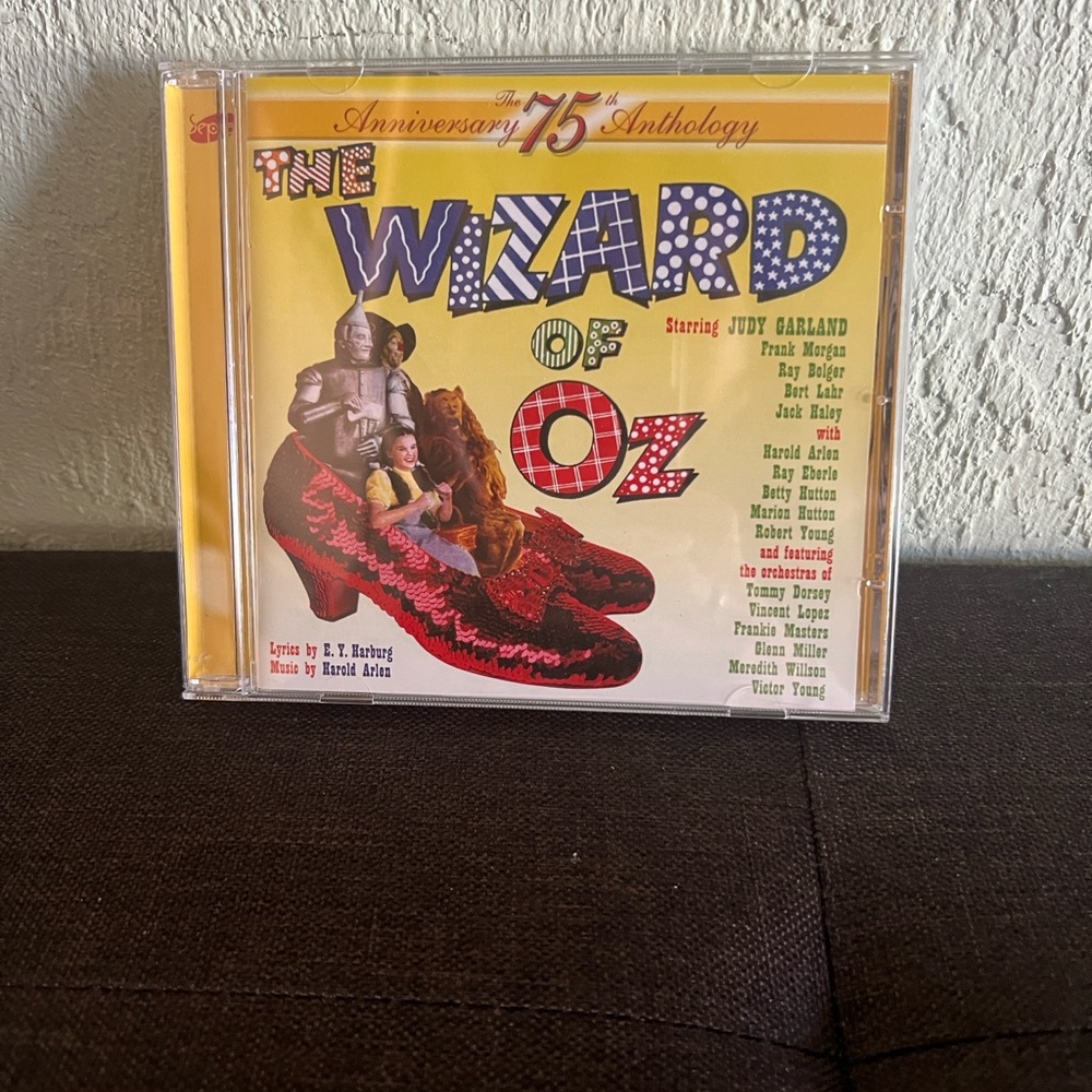 # 0883 +The Wizard of Oz 75th Anniversary Anthology CD - Yellow